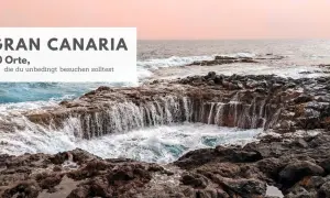Felsige Küste mit tosenden Wellen, die in eine natürliche Felsformation stürzen. Gran Canaria Highlights: 10 Orte, die du besuchen solltest.