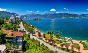 Traumhafte Aussicht am Lago Maggiore. Entdecken Sie versteckte Buchten und malerische Dörfer – hier sind die besten Lago Maggiore Insider Tipps!