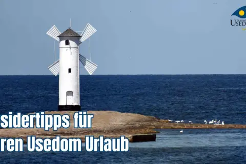 Insidertipps für Ihren Usedom Urlaub: Ein weißer Leuchtturm ragt aus dem Meer, während Möwen auf einer Mole landen.