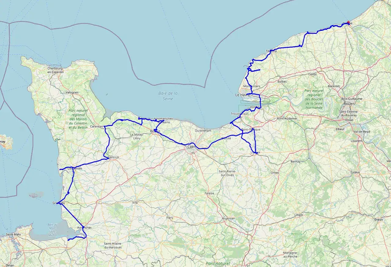 Karte zeigt eine Route durch die Normandie, von Cherbourg über Caen und Le Havre bis Rouen. Perfekt für einen Normandie Roadtrip.